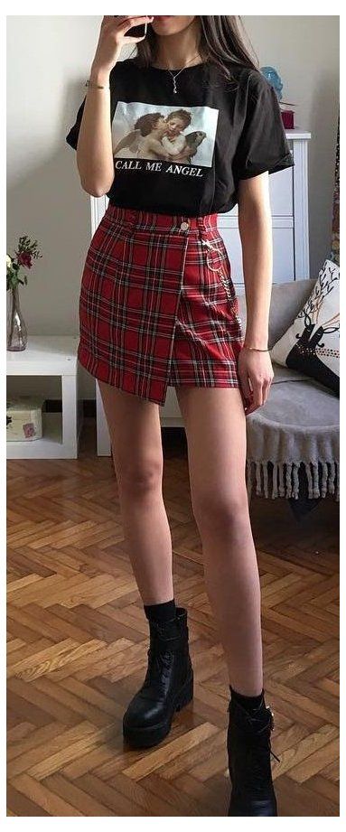 Skirt With Chains, Chains Fashion, Plaid Skirt Outfit, Fashion Skirts, Cute Skirt Outfits, Rock Outfit, 90's Fashion, Skirt Denim, Miniskirt Outfits