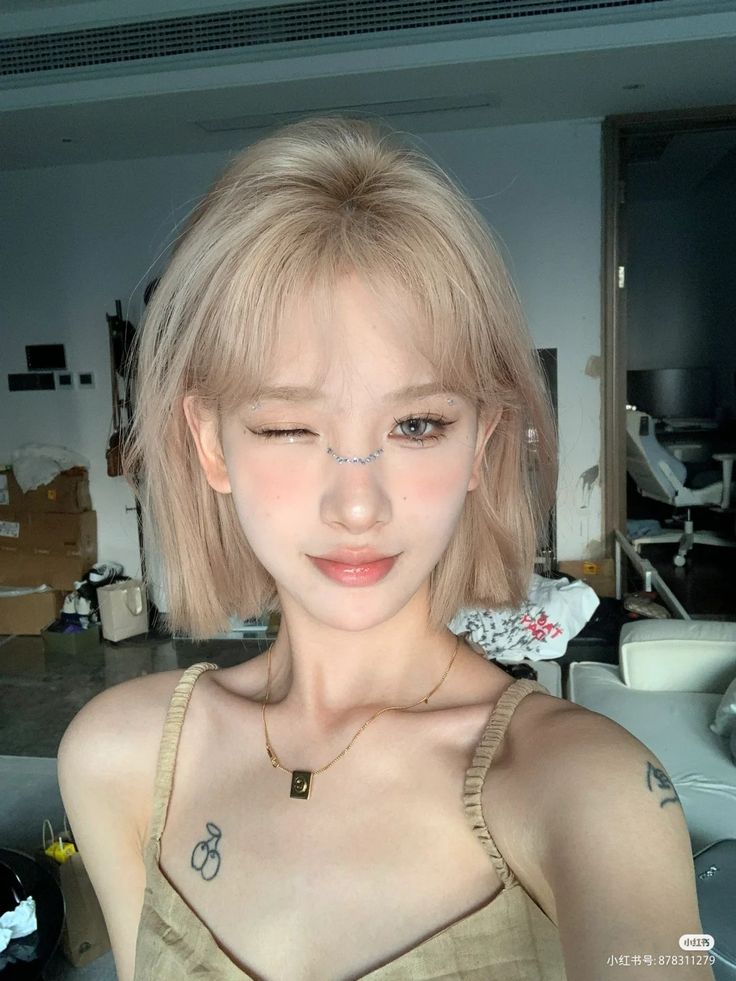 Korean Blonde Short Hair, Blonde Asian Short Hair, Short Platinum Blonde Hair Asian, Short Blonde Asian Hair, Asian Blonde Bob, Light Hair Ideas, Blonde Bob Asian, Short Blonde Hair 2024, Short Blonde Hair Aesthetic