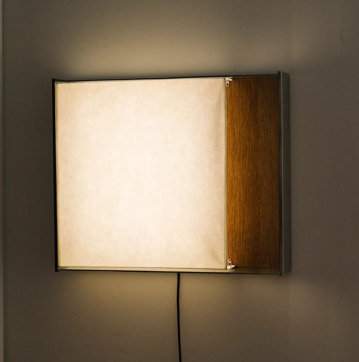 a light that is on the side of a wall