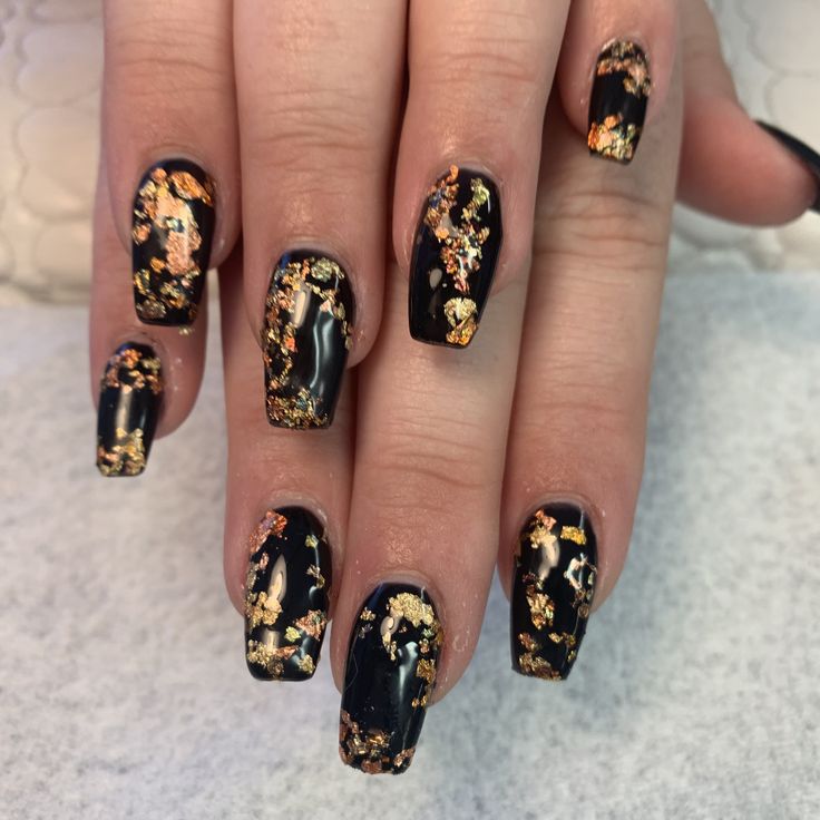 Nail Ideas With Gold, Nail Art Fall, Foil Nail Designs, Fall Nail Ideas, Foil Nail Art, Gold Flake, Foil Nails, Autumn Nails, Fall Nail