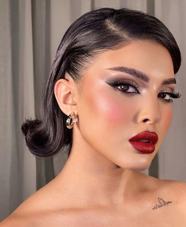 Makeup looks/makeup ideas/ eye makeup/eye shadow looks/ lips/ lipsticks/ liparts/ hairstyles/ earrings /red Dark Smokey Eye Makeup, Wedding Party Makeup, Red Lipstick Makeup Looks, Bedtime Rituals, Slicked Hair, Evening Skincare, Red Lips Makeup Look, Maquillage On Fleek, Makeup Photoshoot