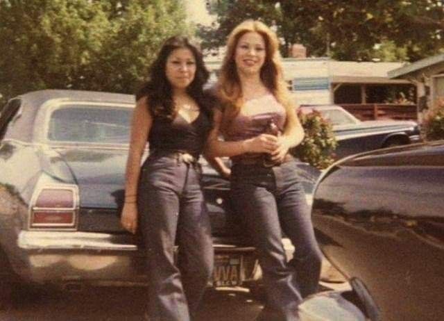 90s Hispanic Aesthetic, 90s Latina Fashion, Chicana Style Outfits, 90s Latina Aesthetic, 90s Latina, Chola Girl, Hispanic Aesthetic, Latina Aesthetic, Chola Style