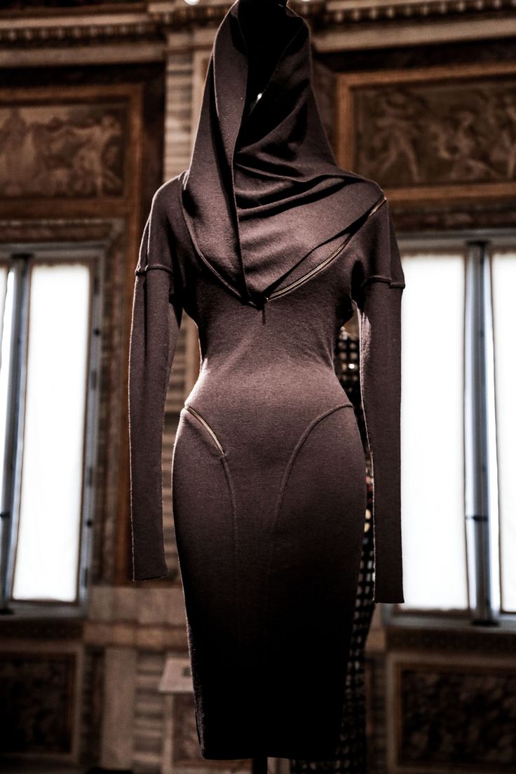 Azzedine Alaïa gave a view into his sculptural design M.O. in Rome Galleria Borghese, Alaia Dress, History Of Fashion, Azzedine Alaïa, 25 October, Gender Fluid Fashion, Daily Fashion Inspiration, Azzedine Alaia, Couture Week