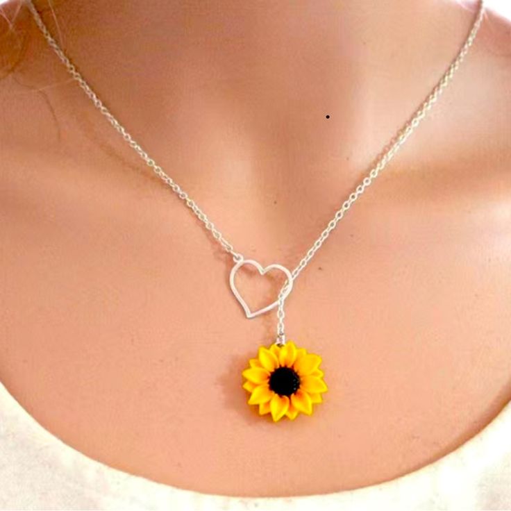 Sunflower Shape Pendant Heart Necklace Elegant Jewelry Gifts Birthday Banquet Essential Gift Sunflower Present, Cute Flower Jewelry For Valentine's Day, Heart-shaped Summer Necklaces Perfect As Gifts, Heart Shaped Necklaces For Summer Gifts, Cute Necklaces For Spring Gift, Cute Spring Necklace As A Gift, Cute Spring Necklace For Gift, Cute Spring Gift Necklaces, Valentine's Day Flower Necklace With Adjustable Fit