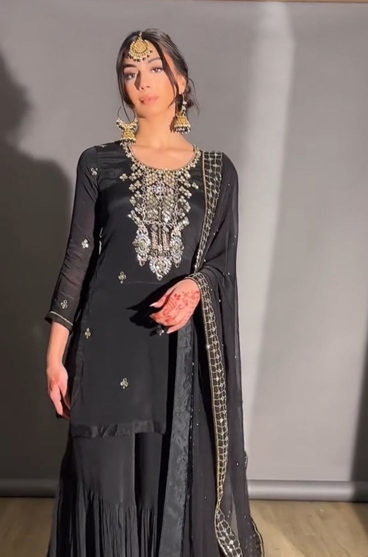 Eid Black Outfits, Black Garara Design, Black Dupatta Outfit, Black Casual Party Outfit, Black Garara Suit Pakistani, Black Desi Clothes, Black Gharara Designs, Black Eid Outfits, Black Suit Designs Punjabi