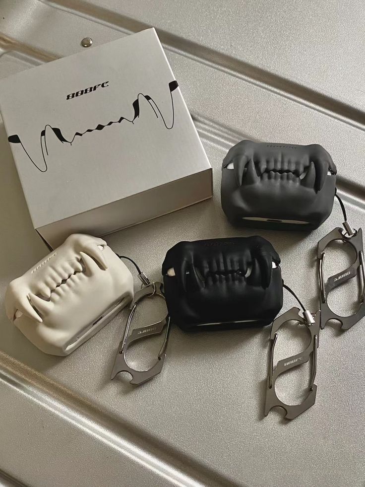 Cool Airpod Cases, Tiger Tooth, Dope Jewelry Accessories, Keychain Black, Airpod Cases, Earbuds Case, Image Swag, Airpods Pro Case, Decoration Originale