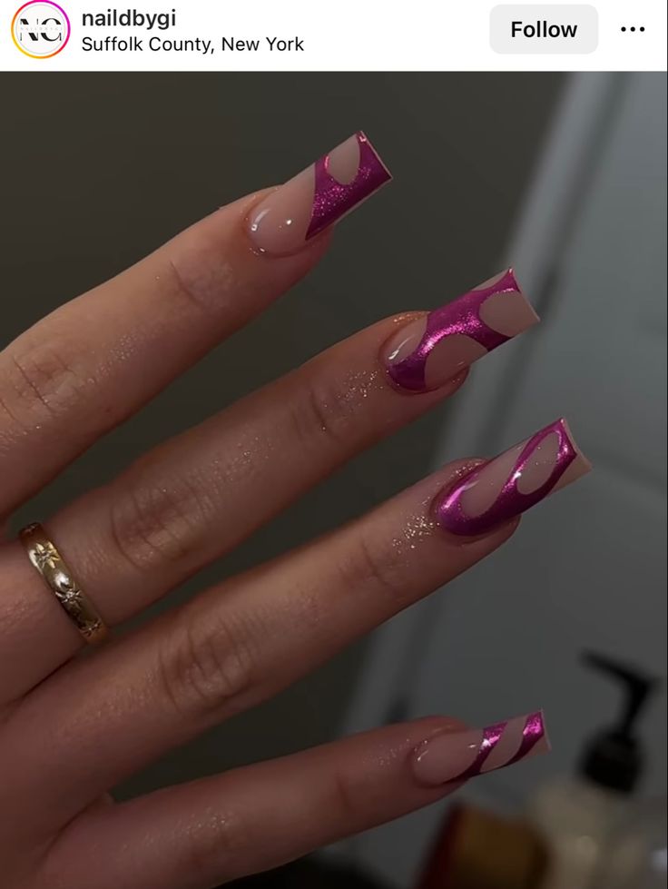 Line Around Nail Design, Nails Inspiration Pink Chrome, Cute Pink Nail Designs Square, Chrome Nails Line Designs, Abstract Nail Art Lines, Abstract Chrome Nail Art, Abstract Lines Nail Art Designs, Pink Chrome Design Nails, Acrylic Nails Line Designs