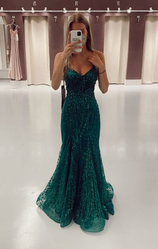 Emereld Prom Dress, Dark Green Prom Dress, Green Prom Dress Long, Senior Things, Emerald Green Prom Dress, Prom Dress Inspo, Matric Dance, Prom Dress Long, Green Prom