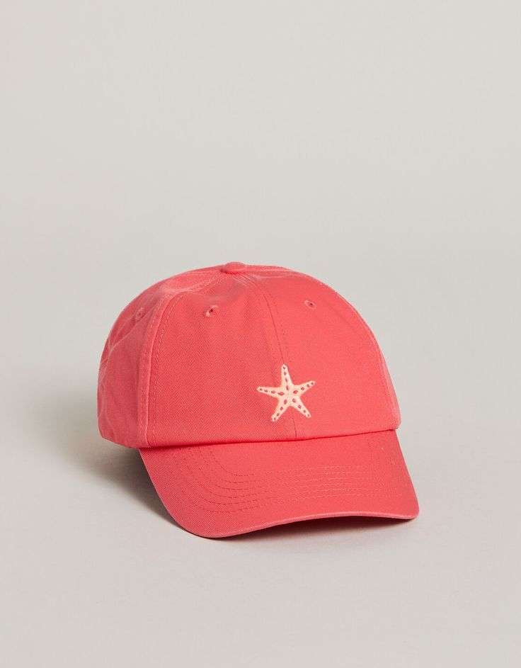 Fun and sporty, our baseball hats keep the sun our of your eyes and off of your face whether you are on the go or at the beach. They are embroidered with an adjustable band. Preppy Hats, Preppy Hat, Preppy Accessories, Christmas Board, Spartina 449, Hat Types, Beach Hat, Cute Hats, Baseball Hat