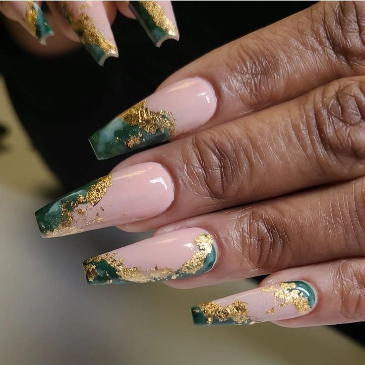 Emerald Green And Yellow Nails, Emerald And Gold Almond Nails, Emerald Green Nails Gold Accent, Emerald Green And Gold Marble Nails, Emerald Green Nails With Gold Design, Green Gold Short Nails, Wedding Nails Forest Green, Emerald Green And Gold Nail Ideas, Emerald Green Nails Acrylic Prom Short