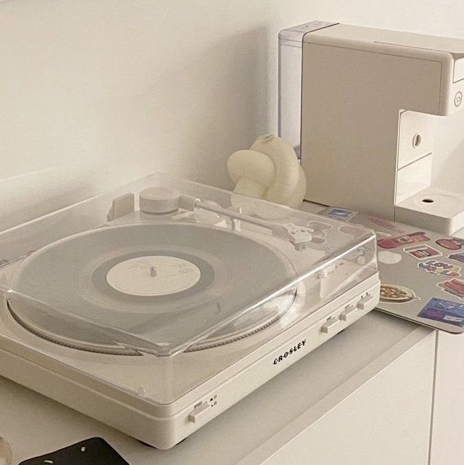 a record player sitting on top of a white counter