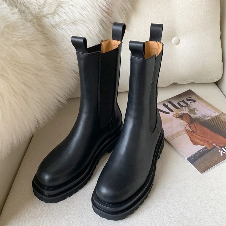 Black Velvet Shoes, Styling Chelsea Boots, Military Style Boots, Boots Fall, Chelsea Boot, Winter Shoes, Rubber Heels, Black Leather Boots, Boots Outfit