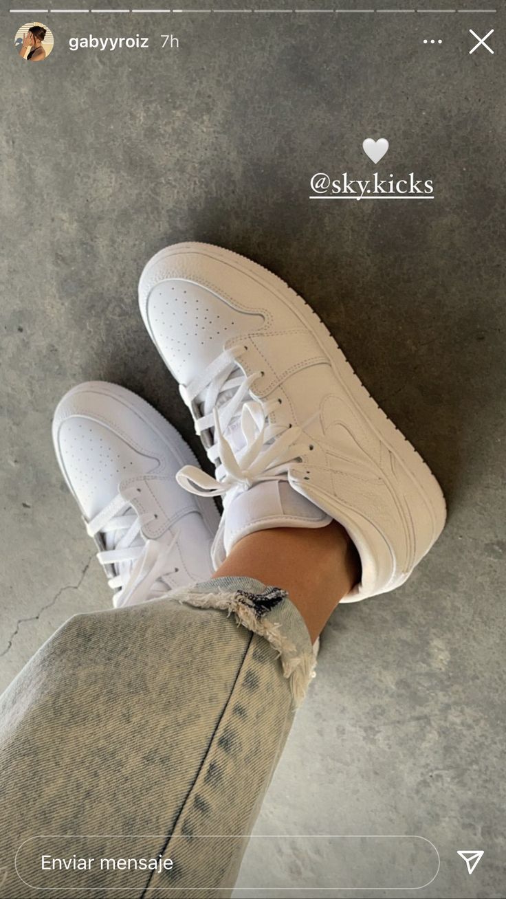 Shoes For School, Dream Shoes, Sneaker Heels, Cute Shoes, Nike Air Force, New Shoes, Sneakers Fashion, Fashion Shoes, Girl Fashion