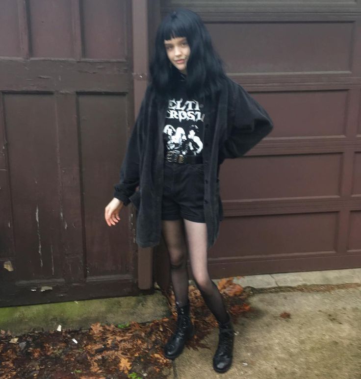 Gothic Comfy Outfits, Cozy Goth Outfit, Winter Emo Outfits, Casual Emo Outfits, Comfy Goth Outfits, Lazy Goth, Fall Goth, Goth Outfit Inspo, Emo Outfit