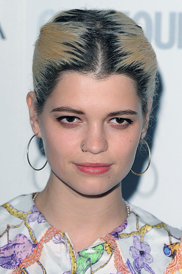 nice and hot Pixie Geldof, Bleach Blonde Hair, Blonde Roots, Hot Hair Colors, Dark Roots Blonde Hair, Bleach Blonde, Dark Roots, Bleached Hair, Hair Pictures