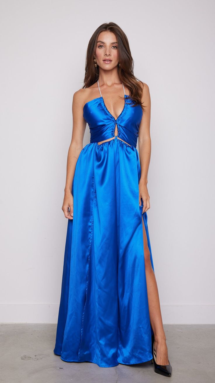 This blue maxi dress with sparkles and a straight neckline is perfect for those who want to make a memorable entrance. Its elegant design and sparkling details ensure you will shine at any event, making it a timeless and versatile piece in your wardrobe Features: Maxi Style Straight Neckline Blue Sparkle Open Back Model is wearing a small 78530 D6-1 Glamorous Floor-length Maxi Dress For Gala, Party Evening Dress With Side Slits In Satin, Glamorous Maxi Dress For Gala, Maxi Length Evening Dress With Side Slits For Party, Blue Strapless Midi Dress For Prom, Party Gown With Side Slits, Gala Party Maxi Dress, Chic Floor-length Maxi Dress For Gala, Floor-length Gown With Side Slits For Party