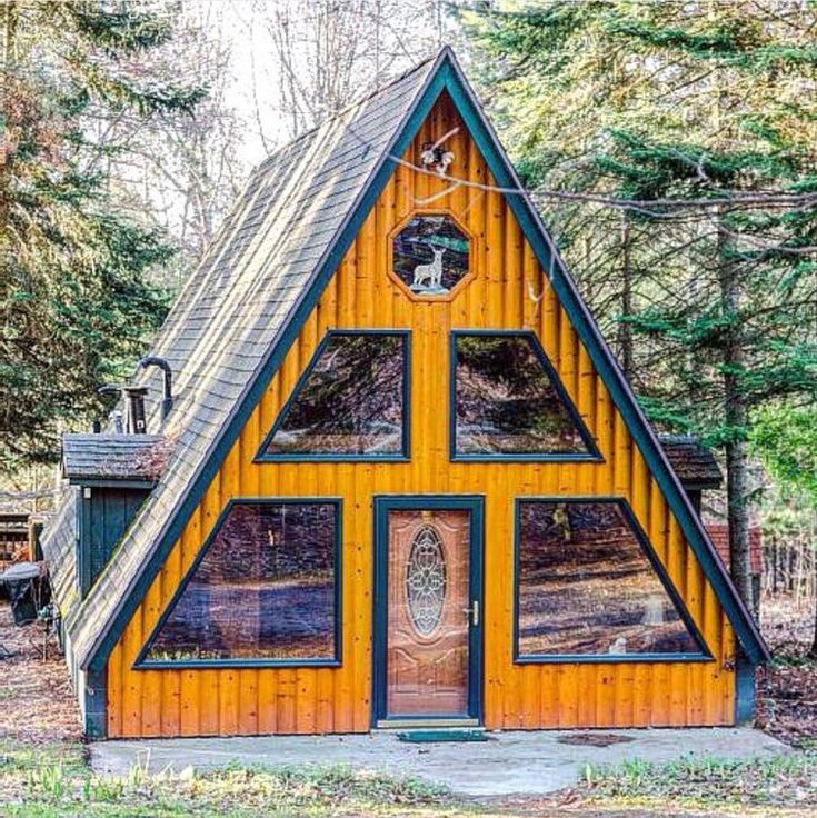 a small wooden cabin in the woods