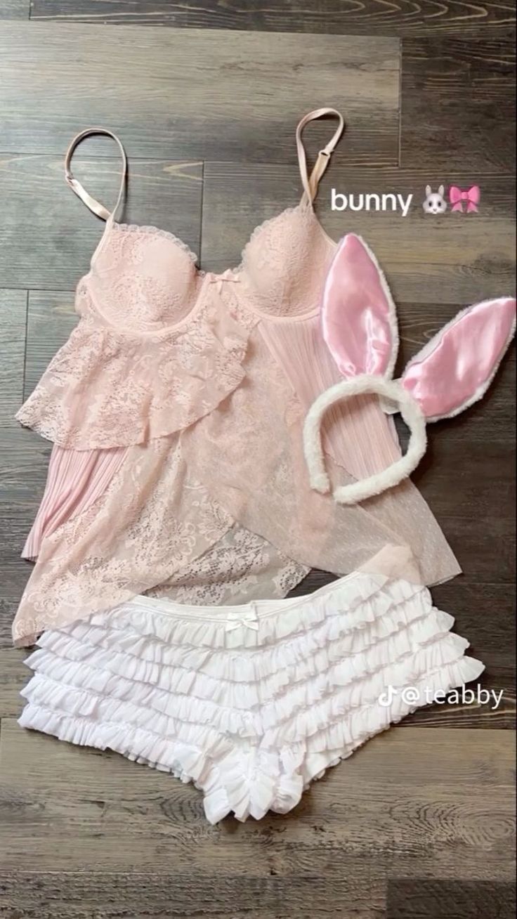 Halloween Costumes 2023, Pink Bunny Costume, Halloween Fashion Outfits, Costumes 2023, Rabbit Halloween, Easter Bunny Costume, Bunny Halloween Costume, Classy Halloween Costumes, Fairy Halloween Costumes