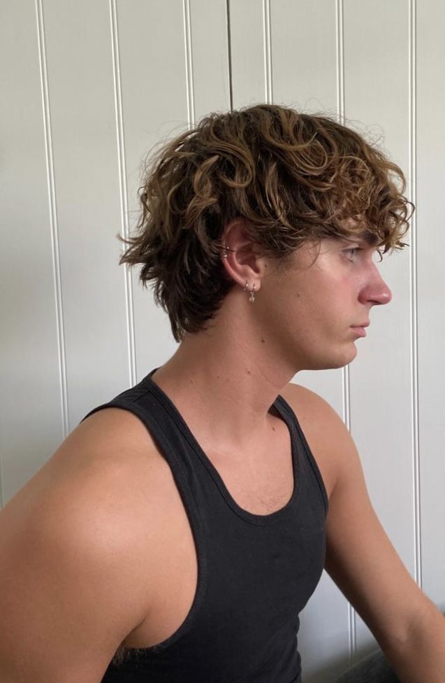 Guy Hairstyles Wavy Hair, Men Medium Haircut Styles, Men’s Long Hair With Bangs, Haircuts For Men With Wavy Hair, Curly Flow Men, Short Surfer Hair, Medium Long Curly Hair Men, Curly Hair Men Long, Flow Haircut Men