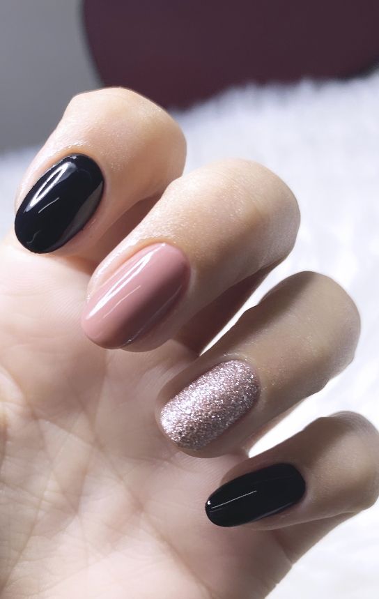 nails inspiration glitter black nude Nail Paint Shades, Simple Gel Nails, Blush Nails, 3d Rose, Minimalist Nails, Dream Nails, Nail Paint, Nails Inspo, Nail Art Design