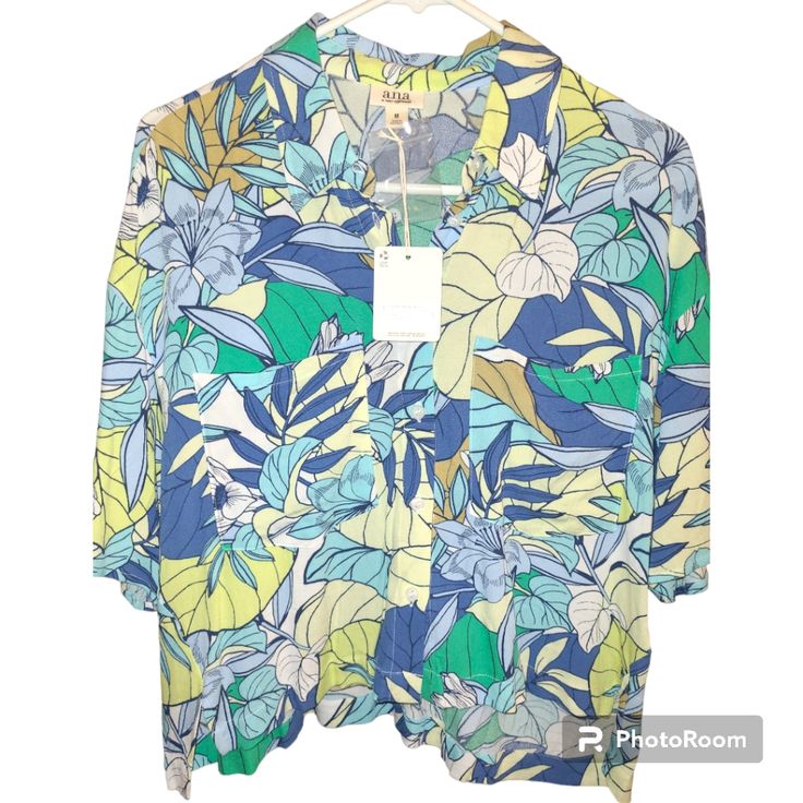 This Nwt Hawaiian Style Button Up Crop Top Is Super Cute! Measurements Are Approximate Pit To Pit 22 And Length Is 23" Spring Tropical Button-up Top, Tropical Button-up Spring Tops, Tropical Button-up Tops For Spring, Blue Button Blouse For Vacation, Blue Buttoned Blouse For Vacation, Blue Blouse With Button Closure For Vacation, Neon Crop Top, Hot Pink Tops, Linen Crop Top