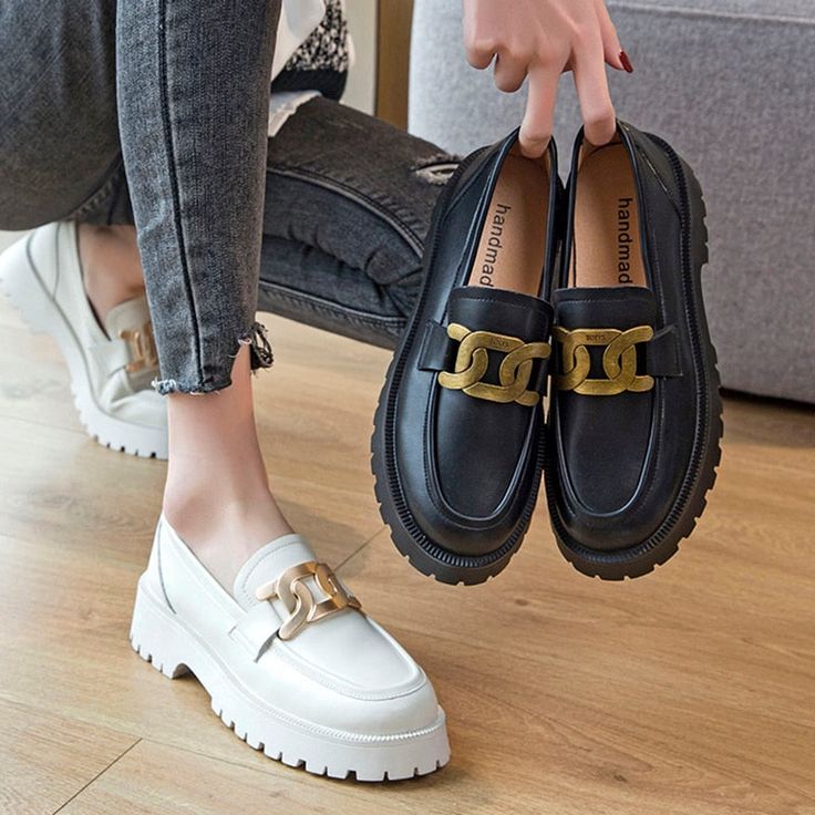 Spring Footwear, Woman Sneakers, Luxury Heels, Casual Pumps, Luxury Shoes Women, Luxury Designer Shoes, Black Platform Shoes, Beige Shoes, Comfortable Heels