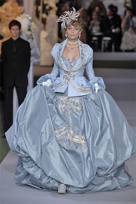 Baroque 18th century rococo inspired Christian Dior Christian Dior Couture Fall 2007, Christian Dior 2007, Elaborate Outfits, Christian Dior Fall 2007, Dior Fall 2007, Rococo Fashion, Skirt Diy, Blue Evening Gowns, Runway Fashion Couture