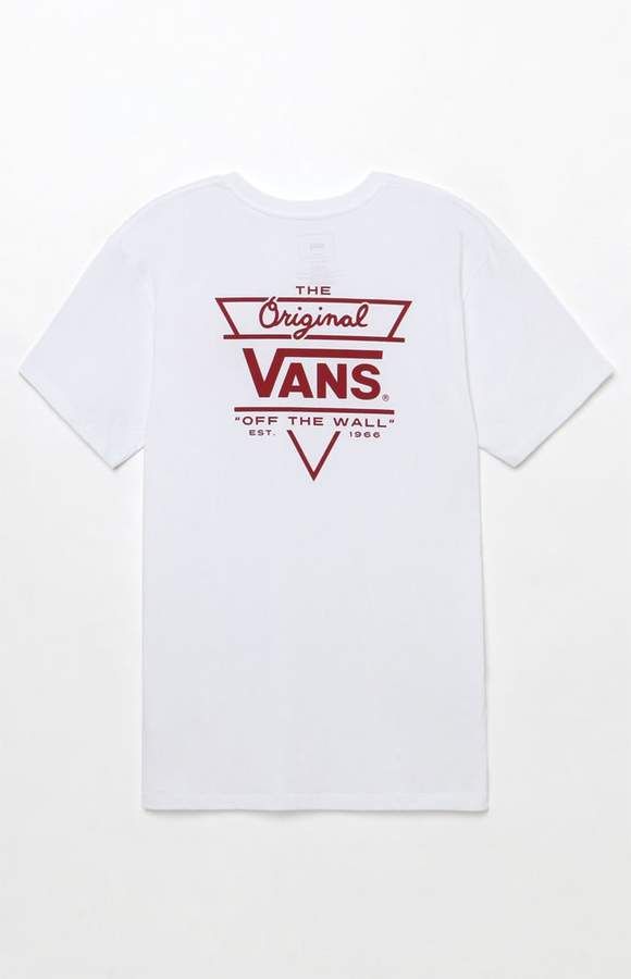 Vans Original Triangle T-Shirt #affiliatelink Vans T Shirt Outfits, Vans Shirt Design, Vans Tshirt Design, Vans Clothes, Vans Design, Estilo Vans, Destroyed T Shirt, T-shirt Design Illustration, Vans Shirts