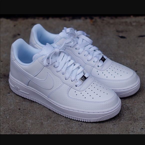 White Air Force 1 Outfit Men, White Air Force 1 Outfit, Nike Air Force White, Mens Air Force, Air Force Shoes, White Air Force 1, Nike Shoes (men), Nike Shoes Girls, White Casual Shoes