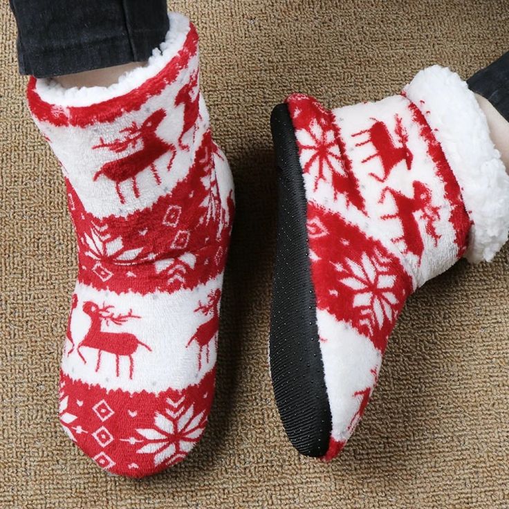 Jingle bell jingle bell jingle all the way.Please get me the cute reindeer slippers, or else my happy mood will fly away.Yes, these comfies are of that type that can swap a gloomy vibe with an enjoyable feel. And, of course, out of all bad and sad days, you would want to have the happiest and coziest vibes on Christmas eve.Hold on! They are not just comfy, though. They are the cutest of them all boring shoes with a special Santa magic! You never know of all the good places they can take you. Wha Comfy Christmas, Slippers Christmas, Faux Fur Fashion, Christmas Boots, Christmas Slippers, Christmas Shoes, Socks Shoes, Fur Shoes, Winter Slippers