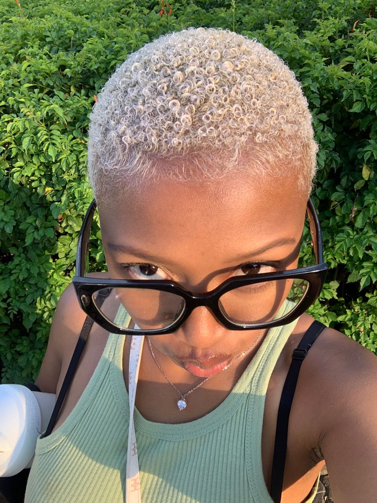 Blond curly hair, blond short hair , balck girl with Blond hair, black girl with short hair, blonde curly hair , shirt curly hair, 4c Hair Buzzcut, Big Chop Styles, Big Chop Natural Hair, Hair Expo, Short Dyed Hair, Short Natural Curly Hair, Short Shaved Hairstyles, Twa Hairstyles, Natural Hair Cuts