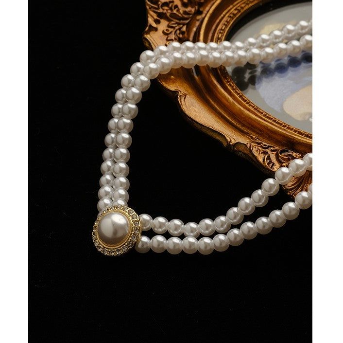 A necklace that will add splendor to royalty and ladies. Wear a sparkling necklace for tonight's secret ball. Wear pearls that shine like cold stars and go to a dreamlike ball. 
 
 
 
 Size 
 
 Chain length: 38cm+8cm 
 
 
 Material 
 
 Alloy 
 Pearl 
 Silver925 
 
 
 Others 
 
 If you have a metal allergy or the plating does not suit your skin, please refrain from ordering. Vintage Pearl Necklace With Clavicle Chain For Party, Party Clavicle Chain Pearl Necklace With Round Beads, Clavicle Chain Pearl Necklace For Party, Elegant Pearl Rhinestone Necklace, Evening Pearl Beaded Necklaces, Elegant Rhinestone Necklace With Pearl Chain For Gift, Vintage Pearl Embellished Necklaces, Round Pearl Embellished Necklaces For Parties, Vintage Pearl Embellished Necklace