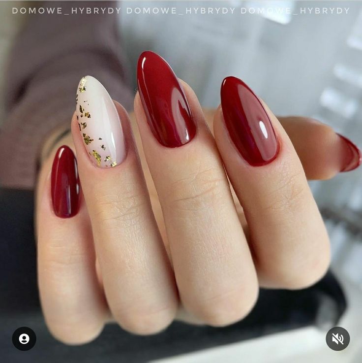 Wine Nails, Red Acrylic Nails, Nagel Tips, Red Nail Designs, Almond Nails Designs, Xmas Nails, Nail Accessories, Gold Nails, Stiletto Nails