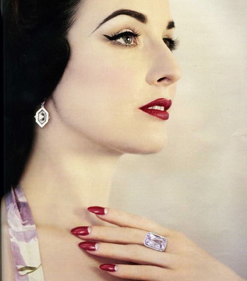 ughhhhh seriously?!?! whyyy are you so beautiful!??! Half Moon Manicure, 50s Makeup, Dita Von Tease, Half Moon Nails, Moon Manicure, 50s Rockabilly, Rockabilly Hair, Moon Nails, Vintage Nails