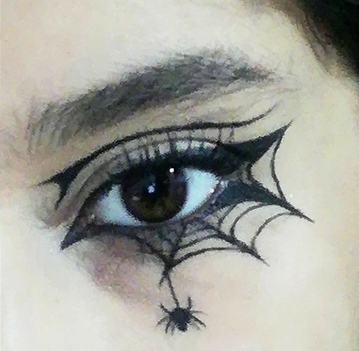 Spider Liner Makeup, Spiderwebs Eyeliner, Eyeliner Styles Halloween, Halloween Eye Makeup Spiderweb, Spiderweb Makeup Looks, Halloween Spiderweb Makeup, Halloween Eyeliner Spiderweb, Eyeliner Ideas Halloween, Spider Eyeliner Makeup