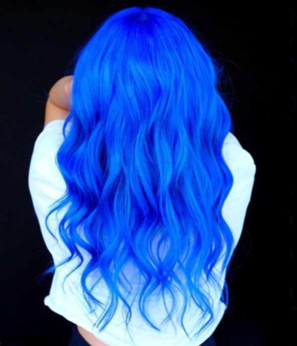 Bright, full of energy, electric blue hair will light the spark in you. Electric Blue Hair, Bright Blue Hair, Dyed Hair Blue, Light Blue Hair, Vivid Hair Color, Bright Hair Colors, Dyed Hair Inspiration, Beautiful Hair Color, Bright Hair