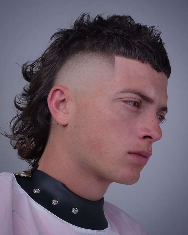 Mullet Fade, Male Haircuts Curly, Mohawk Hairstyles Men, Monochrome Makeup Look, Mullet Haircut, Modern Mullet, Mohawk Hairstyles, Haircut Designs, Corte De Cabelo Masculino