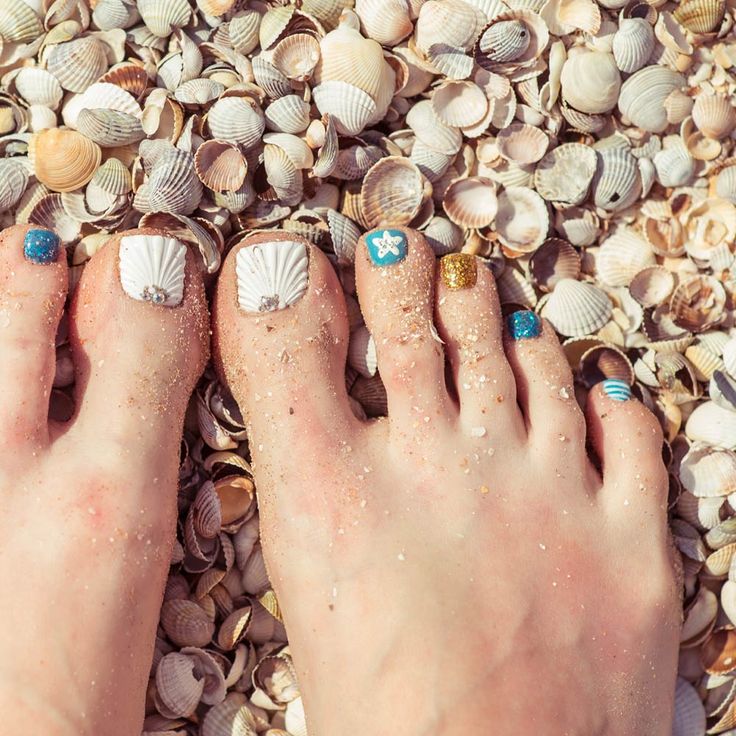 Dnd Polish, Beach Toe Nails, Nail Art Mariage, Toenail Designs Summer, Beach Toes, Black Stiletto Nails, Natural Nail Art, Summer Toes, Pretty Toe Nails