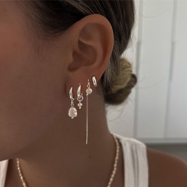 4 Earrings In One Ear, White And Silver Jewelry, Multiple Earrings Silver, 3 Earring Set, Layered Silver Earrings, Set Of 3 Earrings, Earring Set Silver, Trendy Silver Earrings, Sliver Earing Ideas