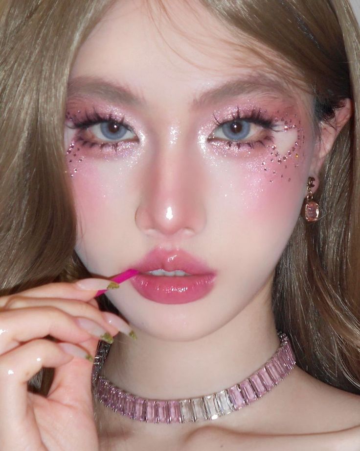 Day Eye Makeup, Heart Makeup, Lovely Makeup, Concert Makeup, Day Makeup Looks, Korea Makeup, Eye Makeup Styles, Valentines Day Makeup, Makeup Idea