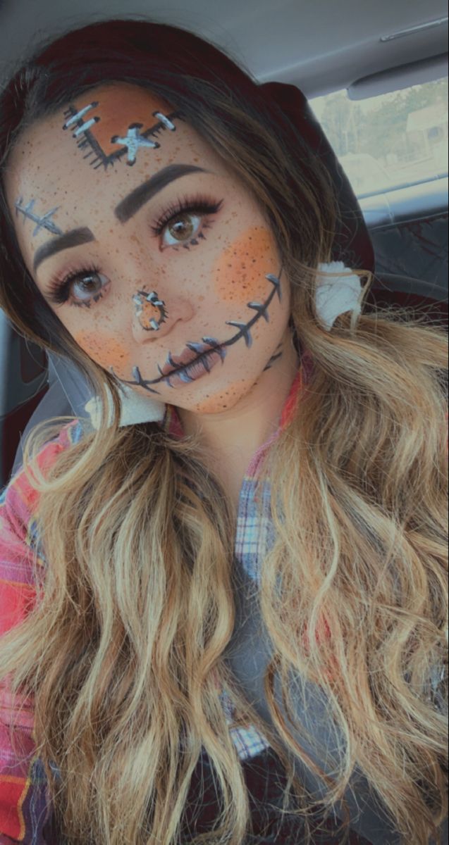 Halloween Scarecrow Makeup Scary, Diy Women's Halloween Costumes, Farmer Makeup Halloween, Scarecrow Make Up Ideas For Halloween, Scar Crow Makeup Halloween, Scarecrow Scary Makeup, Couple Scarecrow Costume, No Costume Halloween Makeup, Diy Halloween Costumes Work Appropriate