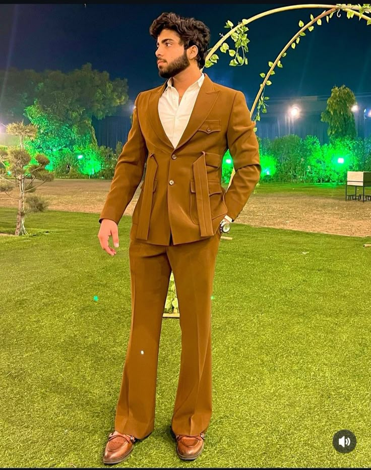 Trending Suits For Men, Blazers For Men Wedding, Casual Blazer Outfits Men, Western Outfit Men, Tuxedo For Men Wedding, Indowestern Outfits For Men, Best Wedding Suits For Men, Wedding Outfits For Men, Luxury Blazer