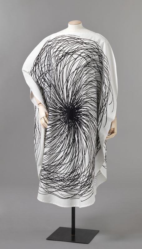 Graphic textile dress, Finland, 1964-65, by Vuokko Nurmesniemi for Vuokko Oy. Fashion Collection Inspiration, Creative Textiles, Monochrome Fashion, Original Fashion, 1960s Fashion, 60s Fashion, Works Of Art, Fashion History, Fashion Details