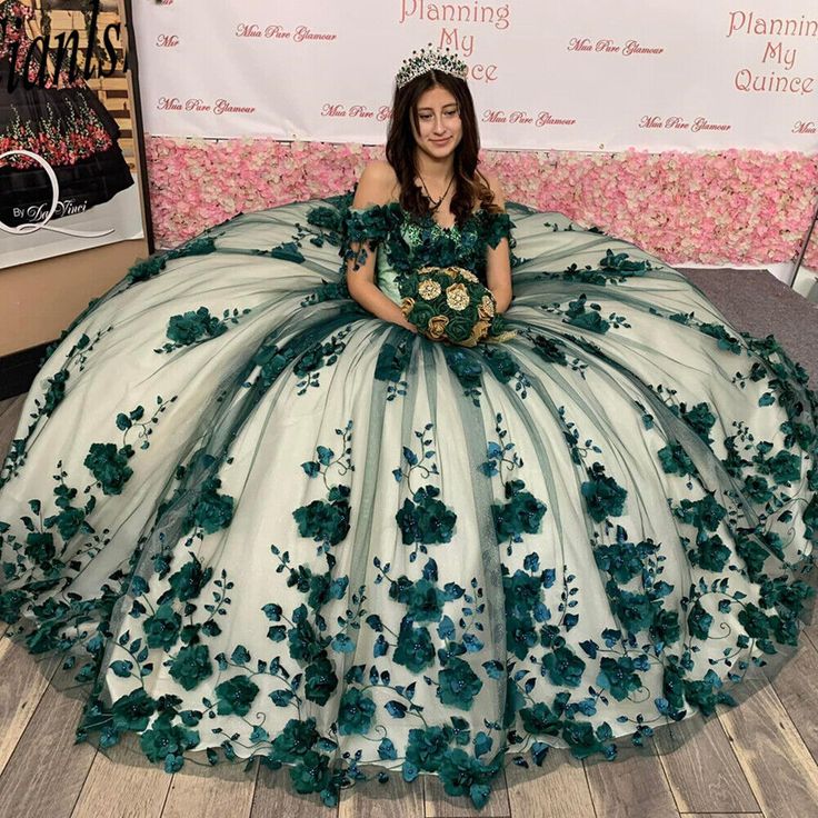 Emerald Quinceanera Dress, Emerald Green Quinceanera Dresses, Green Quince Dress, Sweet 16 Party Dress, Quinceanera Dresses Green, Xv Dresses, Green Quinceanera Dresses, Quinceanera Themes Dresses, Sweet 15 Dresses