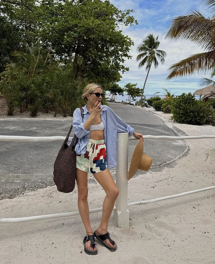 Minimalist Beach Outfit, Festival Dress Outfit, Lucy Williams Style, Beach Festival Outfit, Short Hair Outfits, Outfit Inspo 2023, Thailand Outfit, Festival Outfit Inspo, Japan Outfits