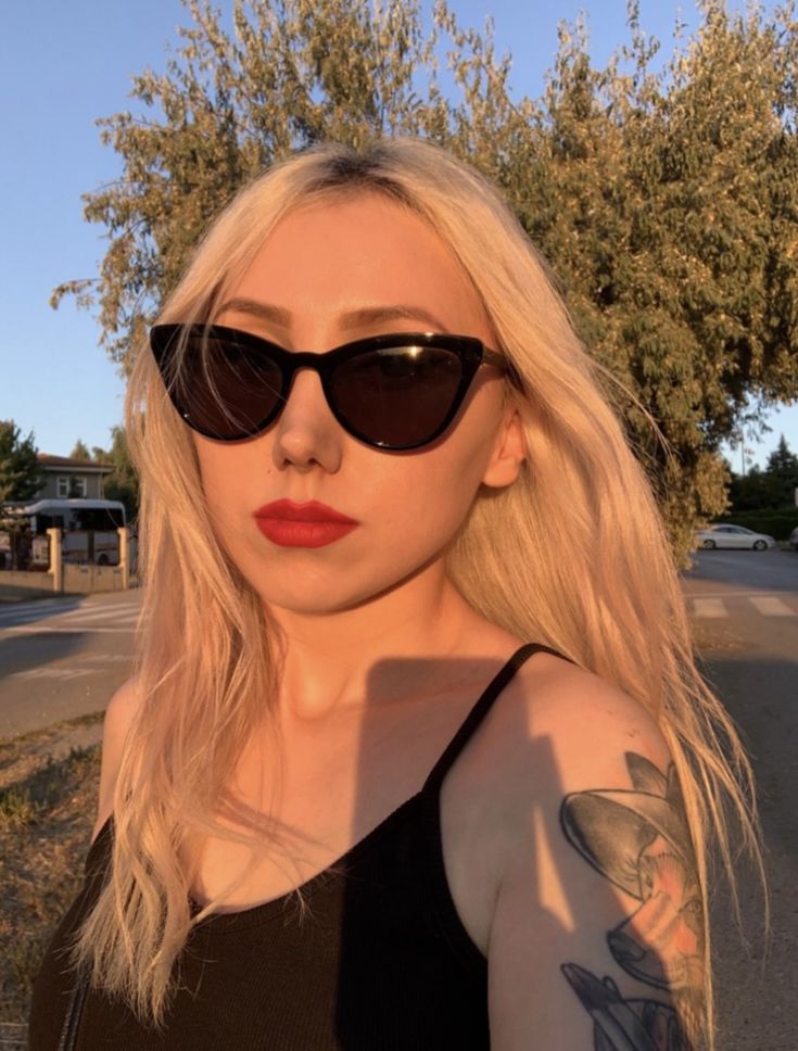 Cat eye #cateye #sireneyes #black Cateye Glasses Aesthetic, Eye Lash Style, Cat Sunglasses, Cat Eye Sunglasses Women, Korean Fashion Dress, Aesthetic Black, Cat Eye Glasses, Aesthetic Aesthetic, Cat Eye Frames