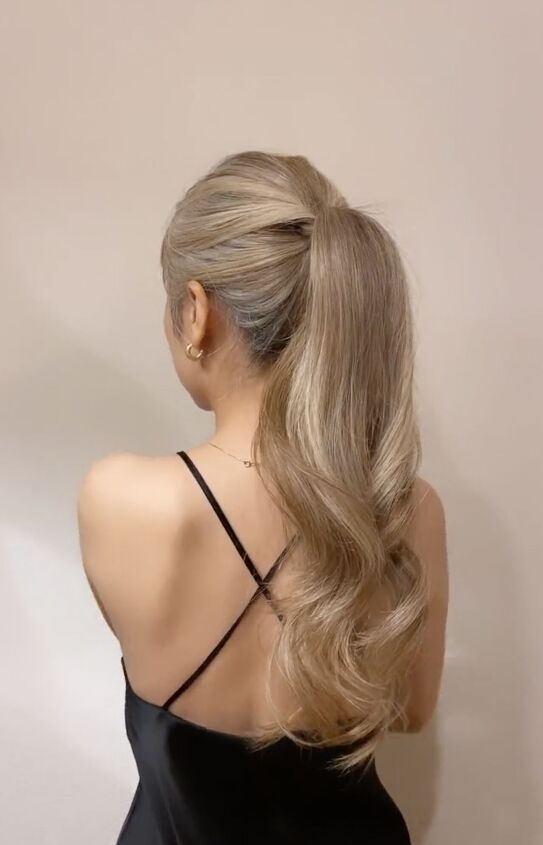 High Pony With Volume, Ponytail Bridal Hair, Straight Ponytail Hairstyles, Ponytail Hack, Engagement Hair, Voluminous Ponytail, Chic Ponytail, Tail Hairstyle, Curled Ponytail