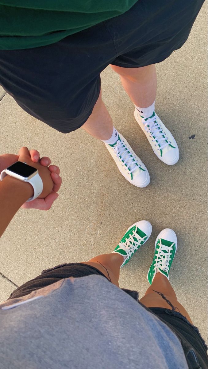 Same Sneakers Couple, Couple Converse Outfits, Matching Shoes Converse, Matching Shows Couples, Shoes For Couples Matching, Bf And Gf Matching Shoes, Aesthetic Couple Shoe Pic, Matching Shoes For Couples Converse, Matching Converse Couple Aesthetic