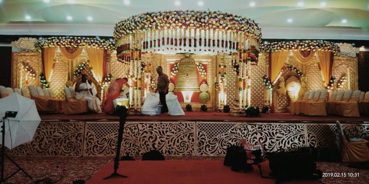 Shaadi Decor, Reception Stage, Events Decorations, Reception Stage Decor, Marriage Function, Function Hall, Namah Shivaya, Wedding Decor Photos, Wedding Stage Design