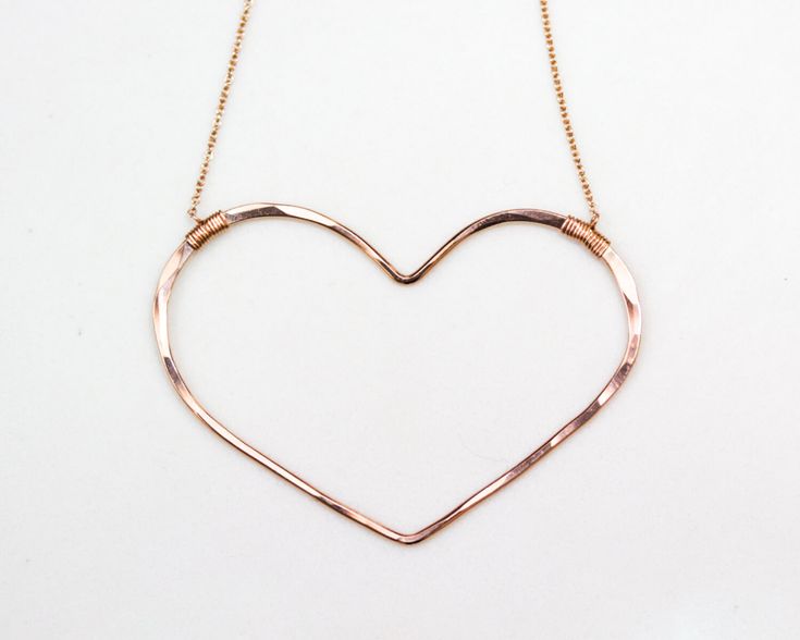 redo-11 Rose Gold Heart Necklace, Heart Necklace Gold, Open Heart Necklace, Heart Rose, Rose Gold Heart, Necklace Heart, Emily In Paris, Gold Heart Necklace, Metal Heart